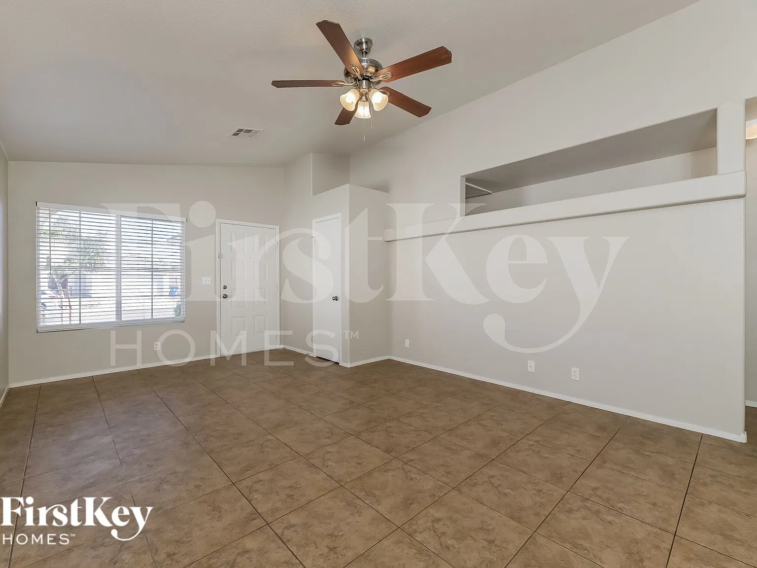 3 bed, 2.0 bath, 1238 sqft, $2,090 — Photo 4