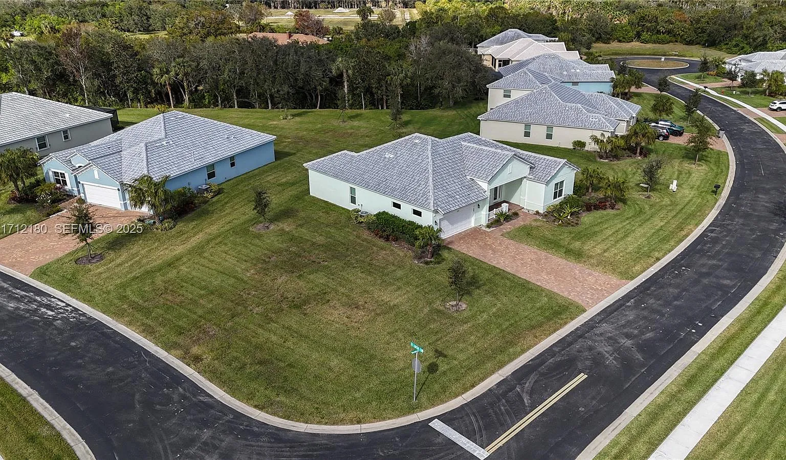 4 bed, 2.5 bath, 2242 sqft, $3,950 — Photo 3