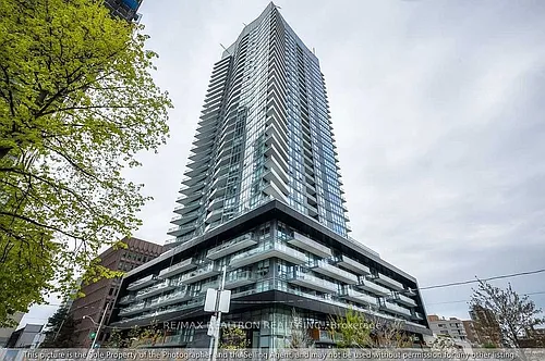30 Roehampton Ave Photo 1