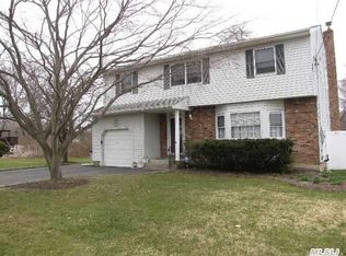 201 Longfellow Ave, North Babylon, NY 11703