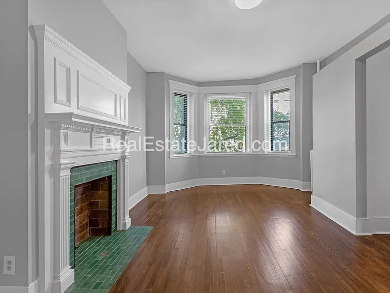 Glenville Ave — Photo 10