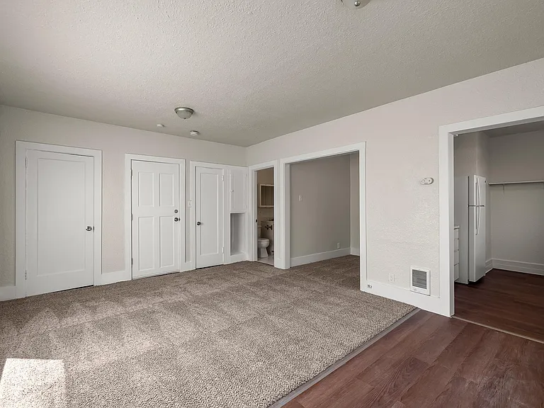 215 E 1st St #105 — Photo 3