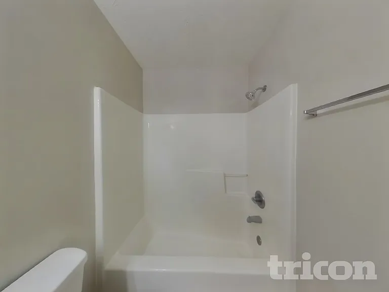 284 Woodfield Dr — Photo 10