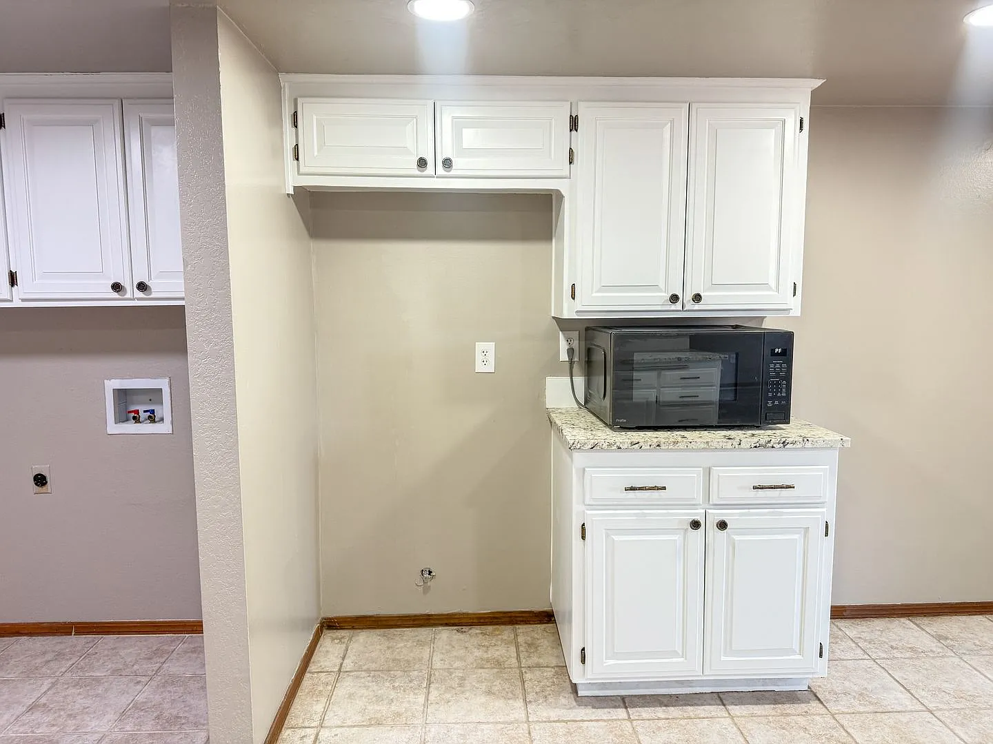 Charming Edmond Home Near 2nd & Santa Fe! — Photo 4