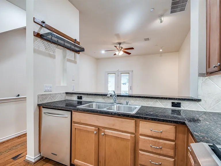 4225 McKinney Ave #11 — Photo 13