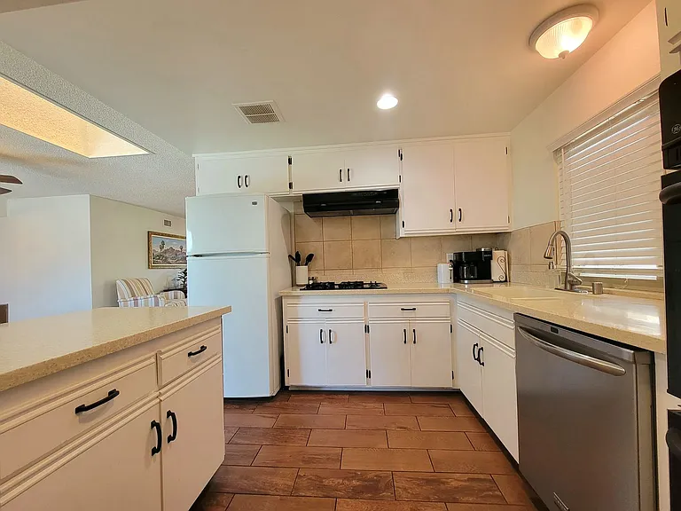 7620 Lone Star St — Photo 15