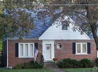 32 Circle Ave, Wheaton, IL 60187