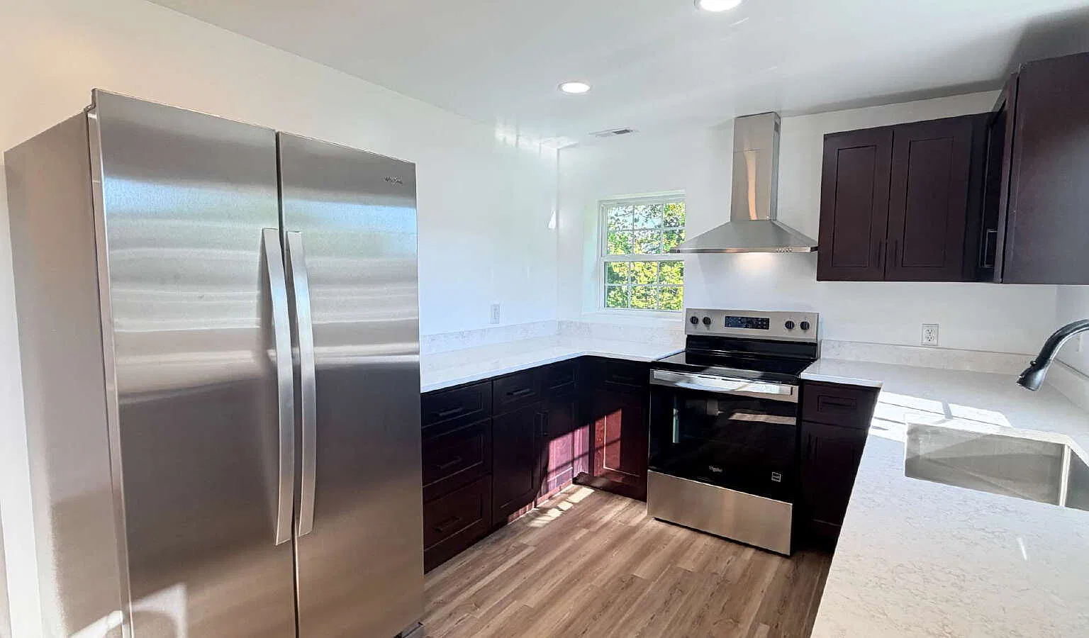 3 bed, 2.0 bath, 1355 sqft, $2,000 — Photo 3