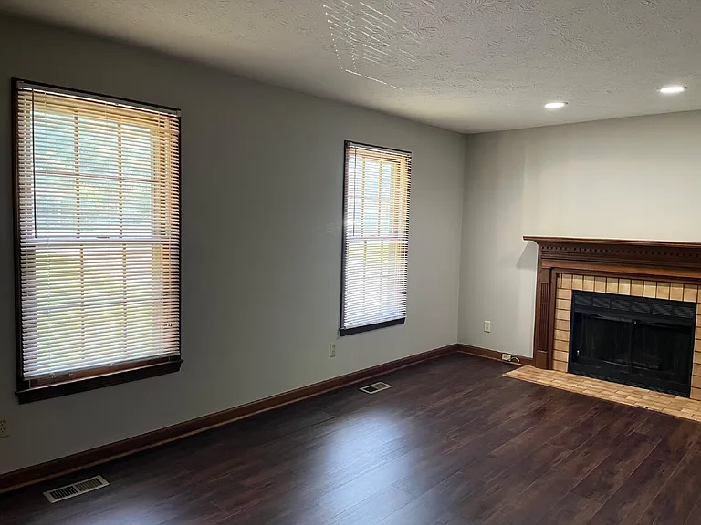874 Norwalk Dr — Photo 4