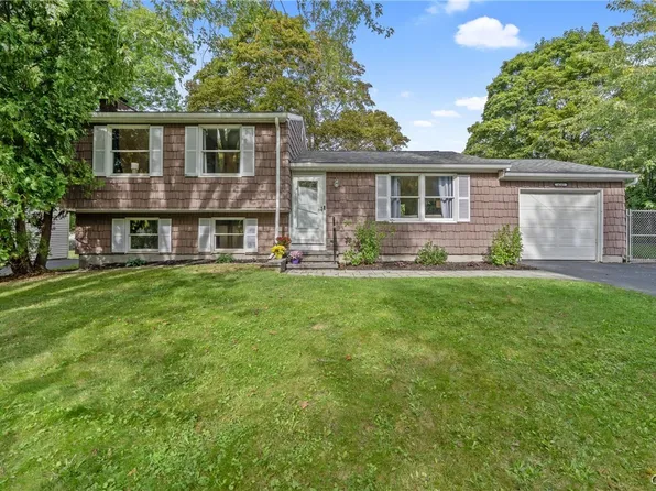 4245 Hunting Creek Dr, Clay, NY 13041