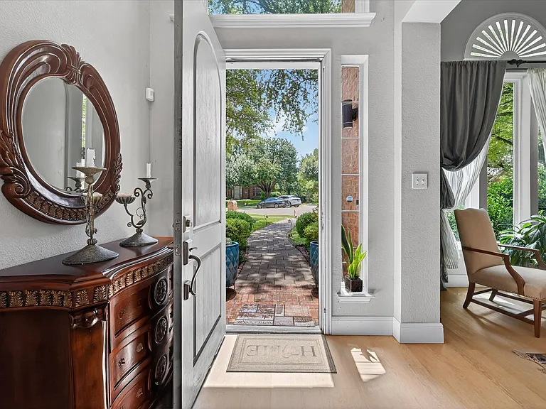 3409 Waterbury Ct — Photo 2