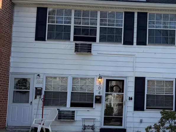 903 Towne House Village, Islandia, NY 11749