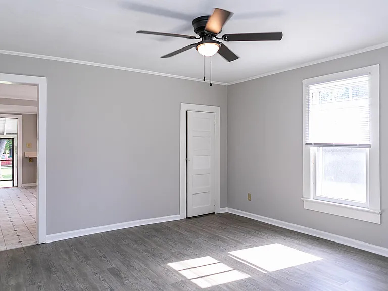 115 E Parker Rd — Photo 5