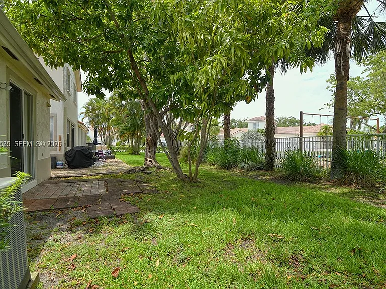 18743 SW 27th St #18743 — Photo 26