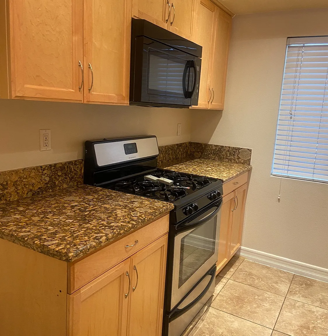 2410 Naomi St — Photo 2