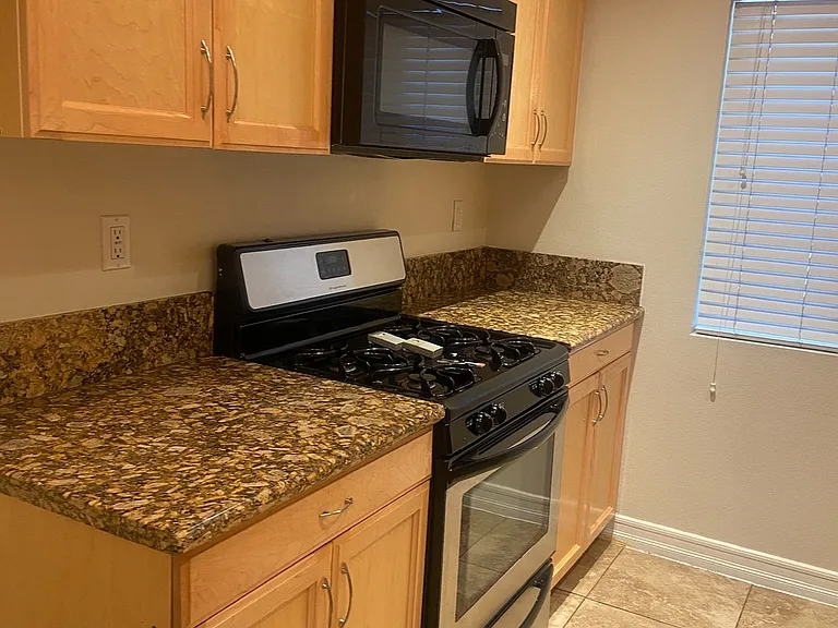 2410 Naomi St #1 — Photo 2