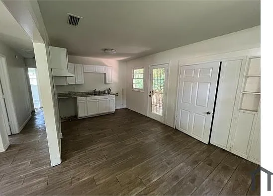 3 bed, 910 sqft, $1,200 — Photo 3