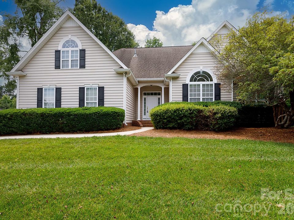 1st image of 2067 Winding Oak Rd