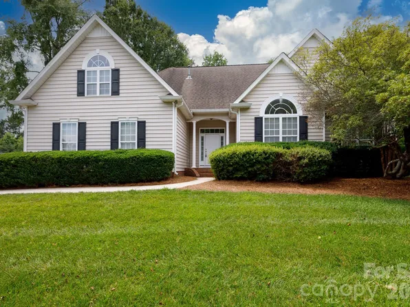 2067 Winding Oak Rd, Rock Hill, SC 29732