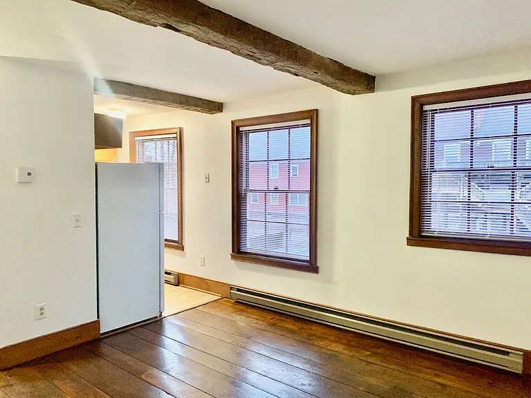 32 N College St #5 — Photo 4