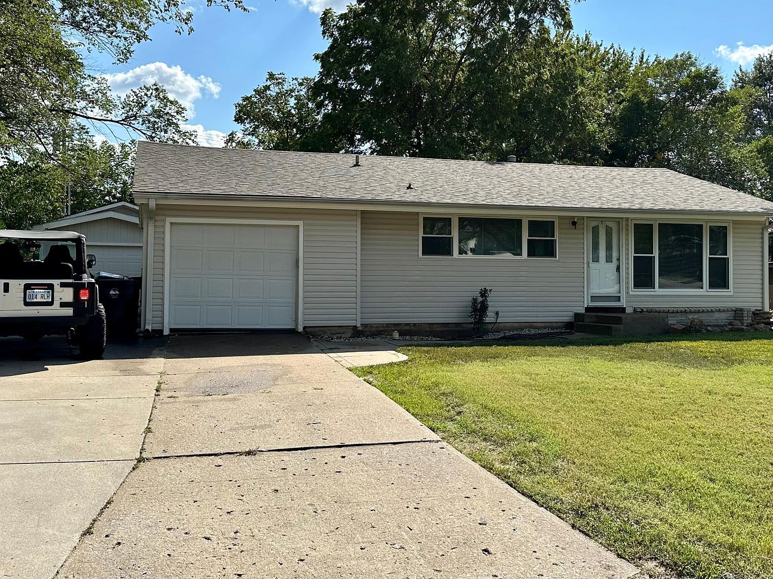 2131 SW Tara Ave, Topeka, KS 66611 | Zillow