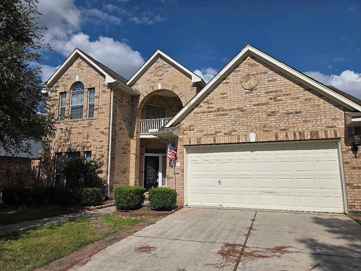 4 bed, 2.5 bath, 3351 sqft, $3,000 — Photo 2