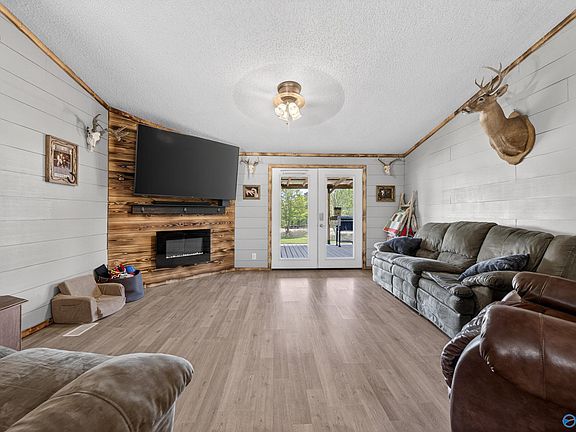 4th image of 712 Meeks Rd