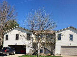 121 Hazel St NE, Hartville, OH