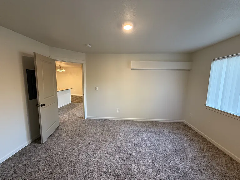 Sierra Point Apartments — Photo 16