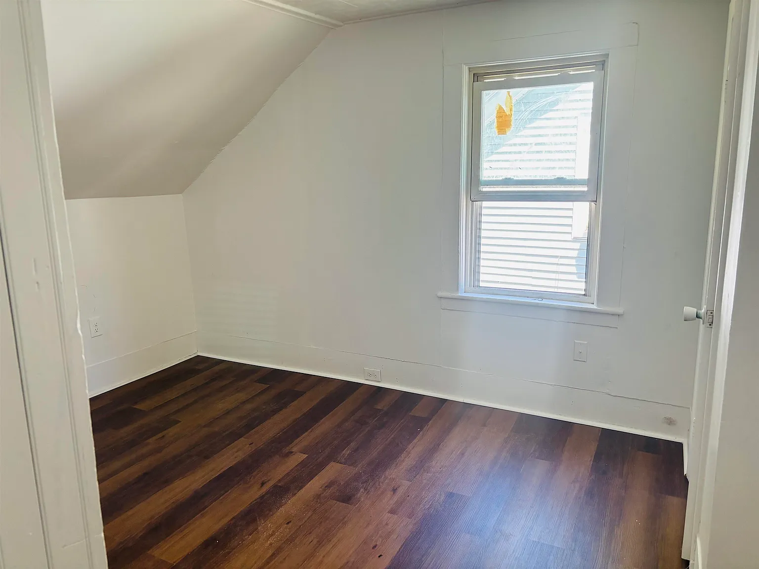 3 bed, 1.0 bath, 799 sqft, $2,400 — Photo 4
