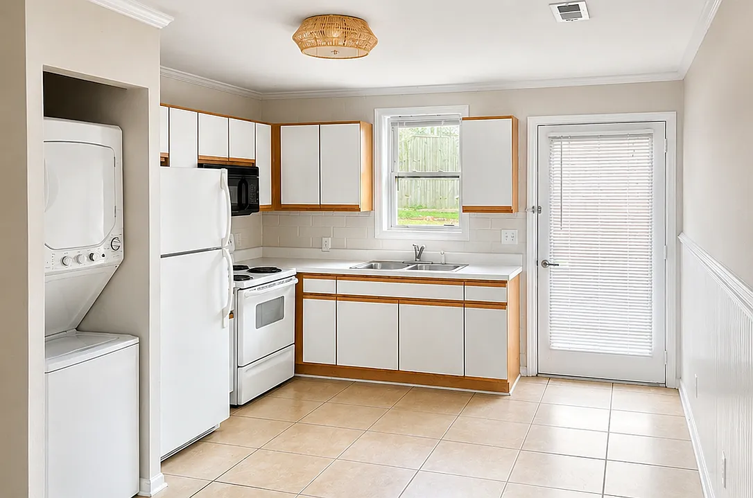 2 bed, 904 sqft, $1,650 — Photo 3