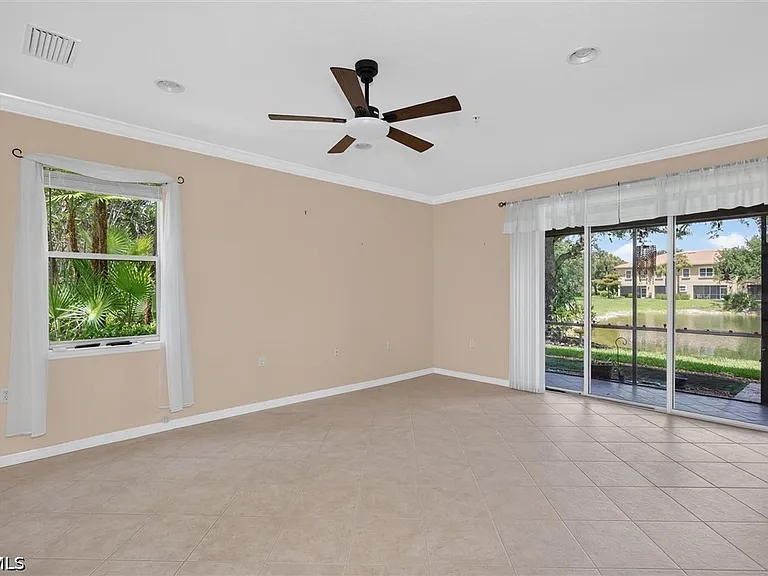 3241 Cottonwood Bnd #101 — Photo 12