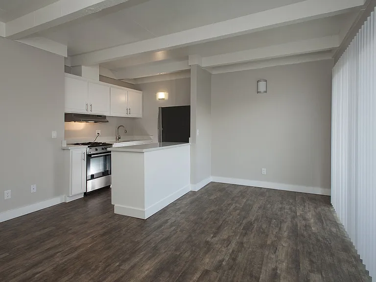 Monterey Townhouse — Photo 30