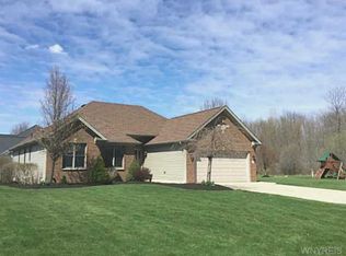 6902 Spruce Ct, Lockport, NY 14094