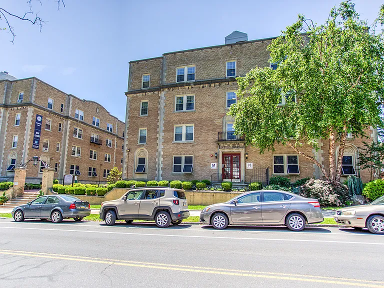 Campus Apartments — Photo 10