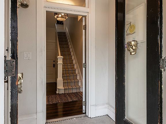 5th image of 624 E End Ave