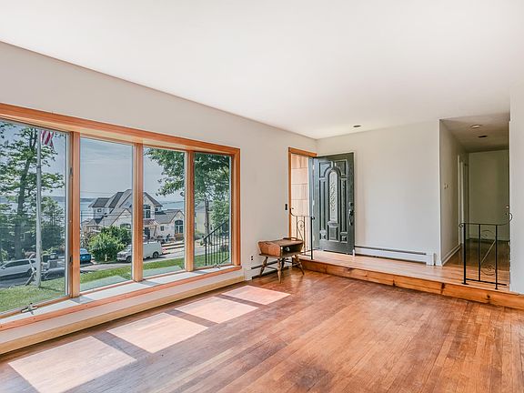 4th image of 18 Argyle Dr