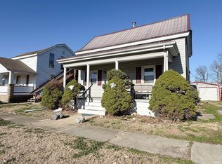 525 N Walnut St, Mount Carmel, IL 62863