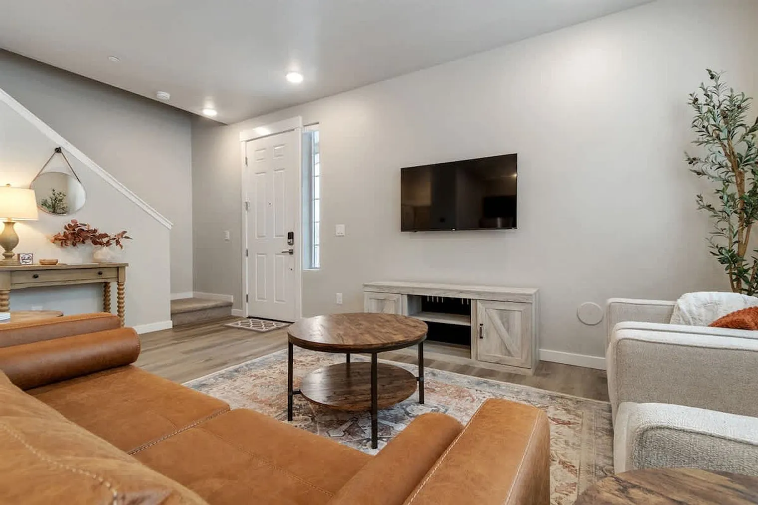 2 bed, 2.0 bath, $5,108 — Photo 2