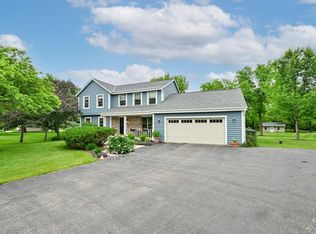W281N7127 Huntington Ct N, Hartland, WI 53029