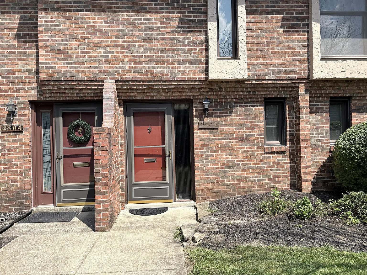 2 bed, 1.5 bath, 1054 sqft, $1,950 — Photo 2