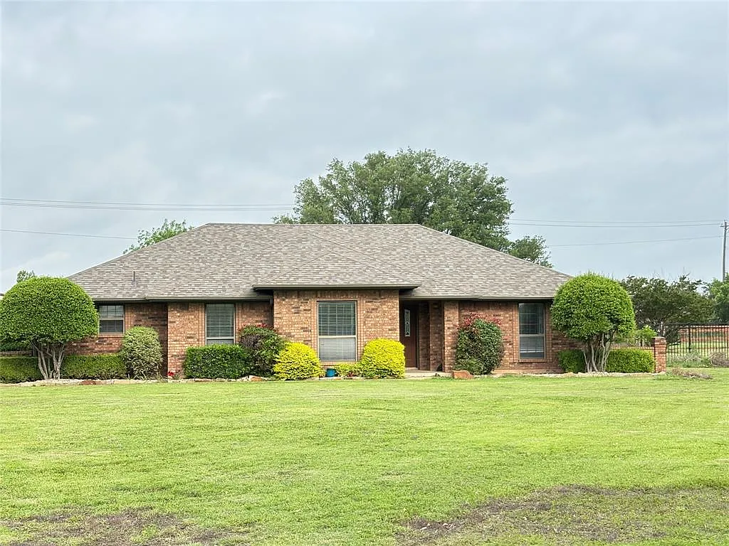 3 bed, 2.0 bath, 2088 sqft, $4,000 — Photo 1