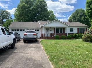 946 Cliff Rd, Asheboro, NC 27203