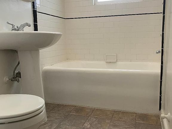2nd image of 1819 N Kingsley Dr APT 208