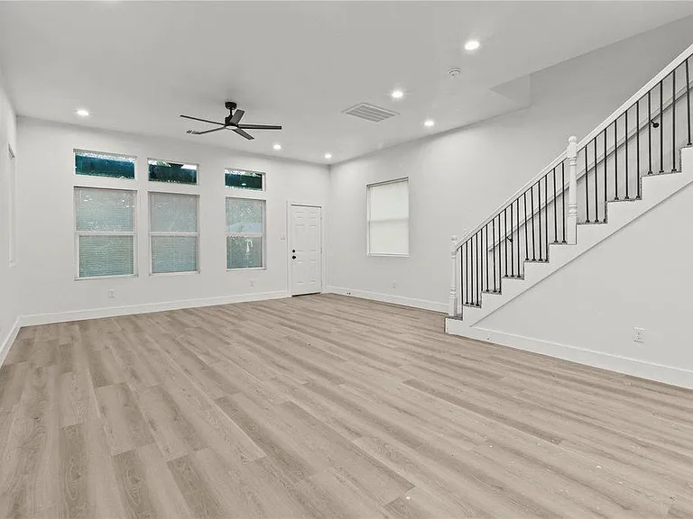 8127 Hoffman St — Photo 15