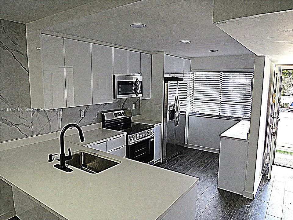 1st image of 3591 Inverrary Dr APT 203
