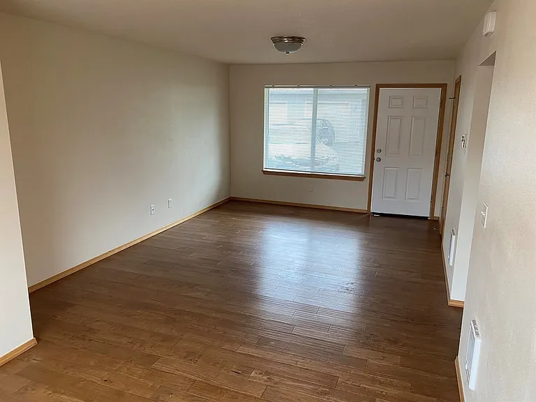 1495 N Goerig St #B — Photo 4