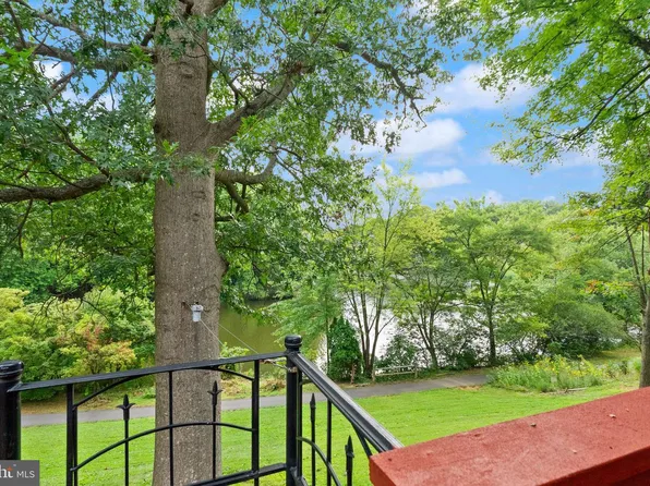 9507 Burdett Rd, Burke, VA 22015