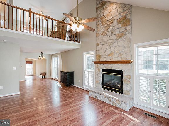 4th image of 1114 E Viking Ct