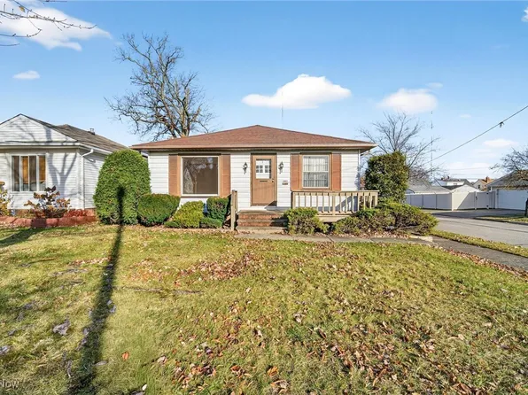 2802 Klusner Ave, Parma, OH 44134